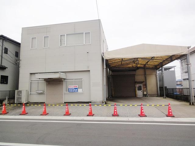 採光が取れる窓が多い倉庫でした。