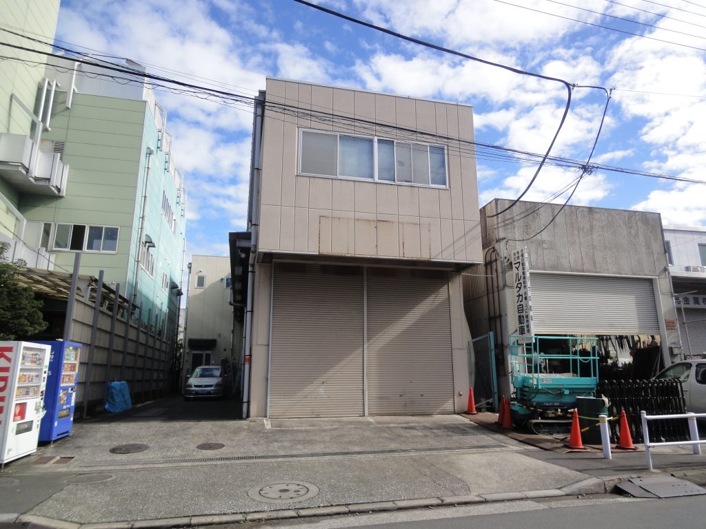 下が倉庫で上が事務所　貸倉庫東京Rの物件を掲載する基準