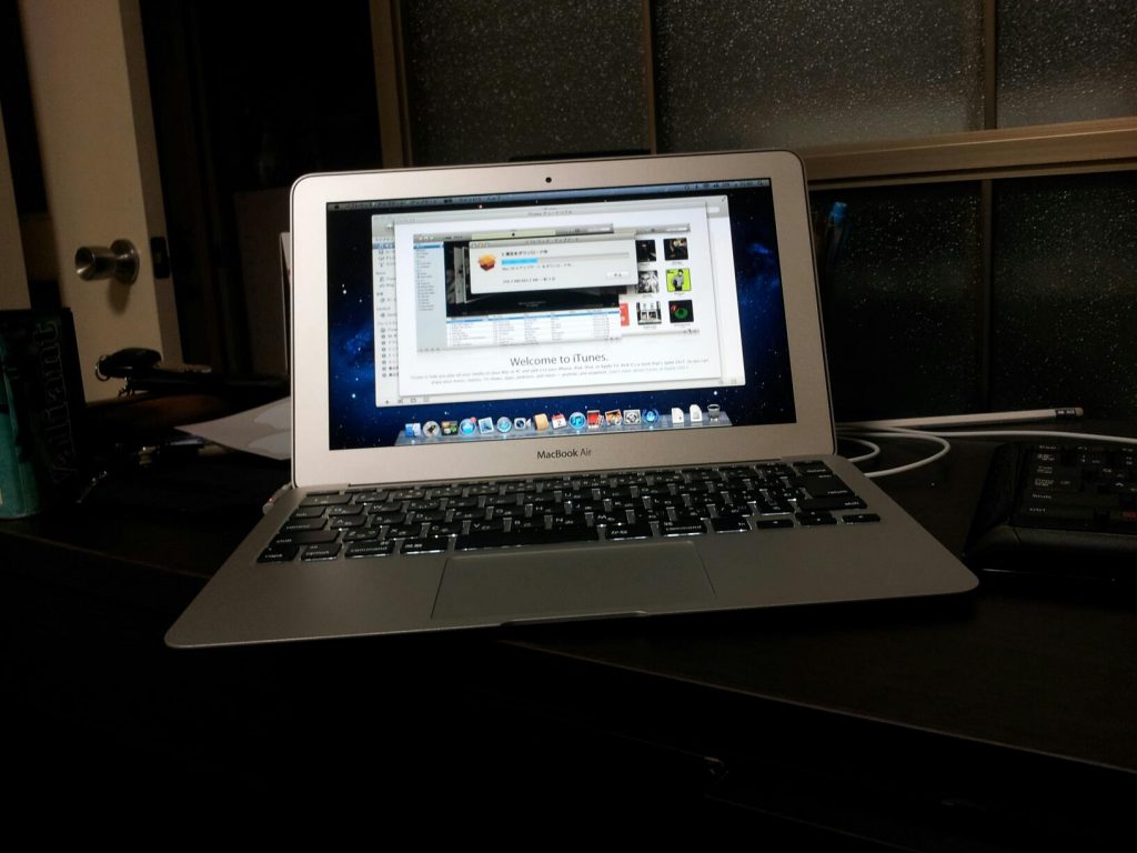 エアダスターでお掃除　その２　（MacBook Air）