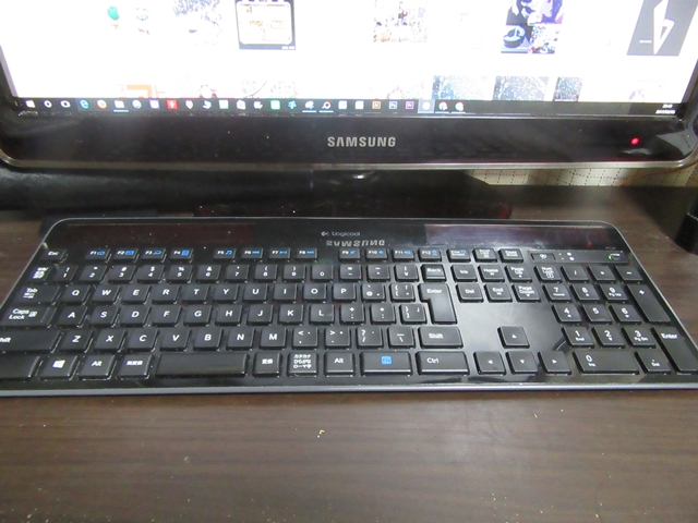 お気に入りの仕事道具　ソーラーパネル搭載のキーボード