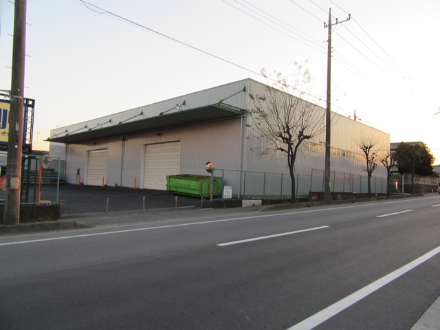 さいたま市見沼区深作２丁目　平屋建て倉庫・事務所　３５２坪
