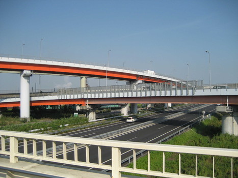 三郷市の高速道路インターチェンジ